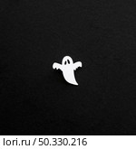 top view creepy halloween ghost with copy space. High resolution photo. top view creepy halloween ghost with copy space. High quality photo. Стоковое фото, агентство Ingram Publishing / Фотобанк Лори