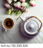 top view tea cup teapot. High resolution photo. top view tea cup teapot. High quality photo. Стоковое фото, агентство Ingram Publishing / Фотобанк Лори