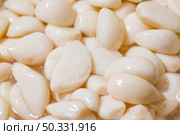 close up garlic cloves. High resolution photo. close up garlic cloves. High quality photo. Стоковое фото, агентство Ingram Publishing / Фотобанк Лори