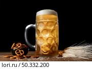 mug with blonde beer pretzels. High resolution photo. mug with blonde beer pretzels. High quality photo. Стоковое фото, агентство Ingram Publishing / Фотобанк Лори