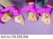 close up women hands with feminism symbol. Стоковое фото, агентство Ingram Publishing / Фотобанк Лори