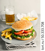 high angle close up burger with fries plate. Стоковое фото, агентство Ingram Publishing / Фотобанк Лори