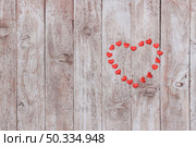 corazones de peluche encima de una mesa de madera. Стоковое фото, агентство Ingram Publishing / Фотобанк Лори