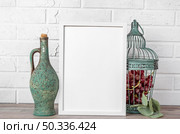 blank frame with flagon grape beside. Стоковое фото, агентство Ingram Publishing / Фотобанк Лори
