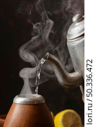 close up hot water poured infuser. Стоковое фото, агентство Ingram Publishing / Фотобанк Лори