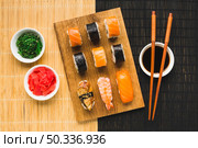 top view colorful sushi plating. Стоковое фото, агентство Ingram Publishing / Фотобанк Лори