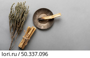 aromatherapy lavender incense wooden sticks flat lay. Стоковое фото, агентство Ingram Publishing / Фотобанк Лори