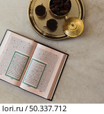 ramadan top view concept with quran. Редакционное фото, агентство Ingram Publishing / Фотобанк Лори