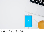 twitter app phone with coffee laptop. Редакционное фото, агентство Ingram Publishing / Фотобанк Лори