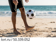 male tossing ball up playing game beach. Стоковое фото, агентство Ingram Publishing / Фотобанк Лори