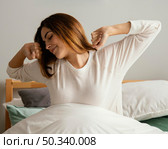 front view woman waking up home. Стоковое фото, агентство Ingram Publishing / Фотобанк Лори