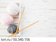 high angle view colorful yarns crochet. Стоковое фото, агентство Ingram Publishing / Фотобанк Лори