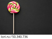 top view colorful lollipop black table. Стоковое фото, агентство Ingram Publishing / Фотобанк Лори