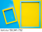 minimalist empty frames with bicolor background. Стоковое фото, агентство Ingram Publishing / Фотобанк Лори