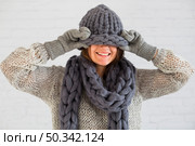 smiling lady mittens scarf hat eyes. Стоковое фото, агентство Ingram Publishing / Фотобанк Лори