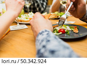 crop hands man eating delicious dish. Стоковое фото, агентство Ingram Publishing / Фотобанк Лори