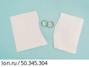 top view broken paper with rings. Стоковое фото, агентство Ingram Publishing / Фотобанк Лори
