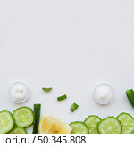 moisturizer cream container aloevera lemon cucumber slices white background. Стоковое фото, агентство Ingram Publishing / Фотобанк Лори