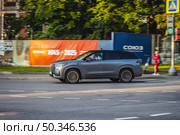 Car Chery Tiggo 9 moving on the street. Jaecoo J8 SUV vehicle driving along street in city with blurred background. Редакционное фото, фотограф Константин Григорьев / Фотобанк Лори
