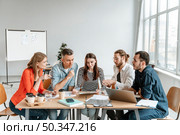 businesspeople meeting office working. Стоковое фото, агентство Ingram Publishing / Фотобанк Лори