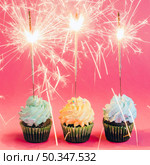 cupcakes with sparklers. Стоковое фото, агентство Ingram Publishing / Фотобанк Лори