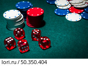 red dices stack gambling chips green poker table. Стоковое фото, агентство Ingram Publishing / Фотобанк Лори