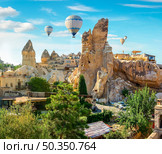 Hot air balloons at day in Goreme village, Cappadocia, Turkey. Day in Goreme village. Стоковое фото, агентство Ingram Publishing / Фотобанк Лори