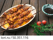 delicious meat shish kebabs served table. Стоковое фото, агентство Ingram Publishing / Фотобанк Лори