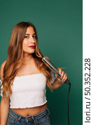 young girl with modern hair style. Стоковое фото, агентство Ingram Publishing / Фотобанк Лори