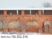 Стена Зарайского кремля. Зарайск, Московская область (2012 год). Редакционное фото, фотограф Ирина Курносова / Фотобанк Лори