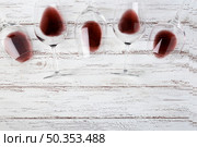 top view glasses laying table with red wine. Стоковое фото, агентство Ingram Publishing / Фотобанк Лори