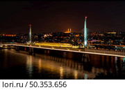 Halic Metro Bridge in Istanbul at night, Turkey. Стоковое фото, агентство Ingram Publishing / Фотобанк Лори