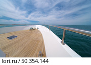 Yacht panorama on deck. Calm sea water at day. Modern and luxury transportation. Стоковое фото, агентство Ingram Publishing / Фотобанк Лори