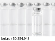 preventive coronavirus vaccine bottles arrangement. Стоковое фото, агентство Ingram Publishing / Фотобанк Лори