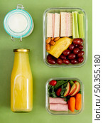 top view packed food juice bottle. Стоковое фото, агентство Ingram Publishing / Фотобанк Лори