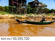Life Unfolds on Tonle Sap Lake in Floating Village Near Siem Reap (2014 год). Редакционное фото, фотограф Aleksandr Golubev / Фотобанк Лори