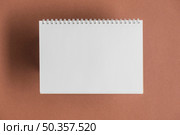 white scrapbook brown backdrop. Стоковое фото, агентство Ingram Publishing / Фотобанк Лори