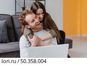 happy loving woman man making plans renovate house together. Стоковое фото, агентство Ingram Publishing / Фотобанк Лори