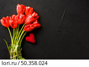 heart bouquet tulips. Стоковое фото, агентство Ingram Publishing / Фотобанк Лори