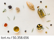 layout oil bottle bread olives spices. Стоковое фото, агентство Ingram Publishing / Фотобанк Лори
