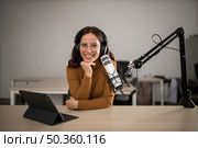 front view woman broadcasting radio. Стоковое фото, агентство Ingram Publishing / Фотобанк Лори