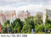 Жилой микрорайон в Павшинской пойме на Красногорском бульваре. Собор святителя Николая. Редакционное фото, фотограф Алёшина Оксана / Фотобанк Лори