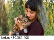 young beautiful woman with her lovely tabby cat park. Стоковое фото, агентство Ingram Publishing / Фотобанк Лори