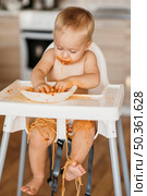 baby boy making mess with pasta. Стоковое фото, агентство Ingram Publishing / Фотобанк Лори