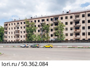 Подготовка дома к сносу по адресу улица Авиамоторная, 27. Редакционное фото, фотограф Алёшина Оксана / Фотобанк Лори