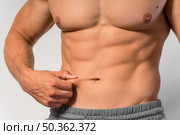 front view fit shirtless man showing abs. Стоковое фото, агентство Ingram Publishing / Фотобанк Лори