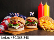 tasty hamburgers. Стоковое фото, агентство Ingram Publishing / Фотобанк Лори