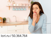 medium shot woman coughing kitchen. Стоковое фото, агентство Ingram Publishing / Фотобанк Лори
