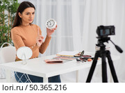 woman doing commercial with clock. Стоковое фото, агентство Ingram Publishing / Фотобанк Лори