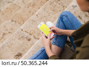woman sitting staircase using snapchat app smartphone. Стоковое фото, агентство Ingram Publishing / Фотобанк Лори